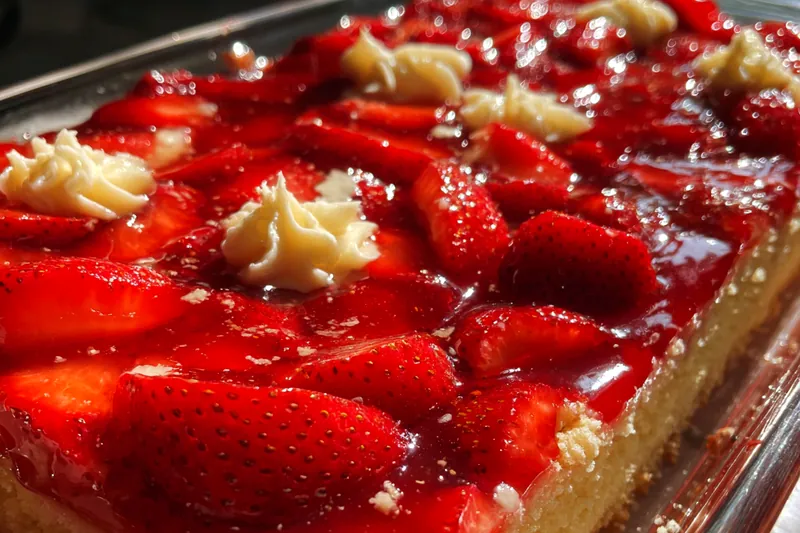 Fresh ingredients for Strawberry Cheesecake Crumble Delight